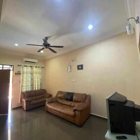 Homestay Tok Ma 1 Alur Tuman Marang Esterno foto