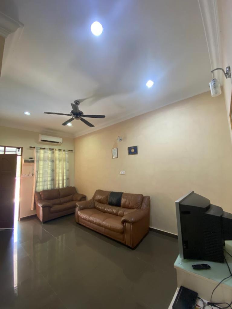 Homestay Tok Ma 1 Alur Tuman Marang Esterno foto