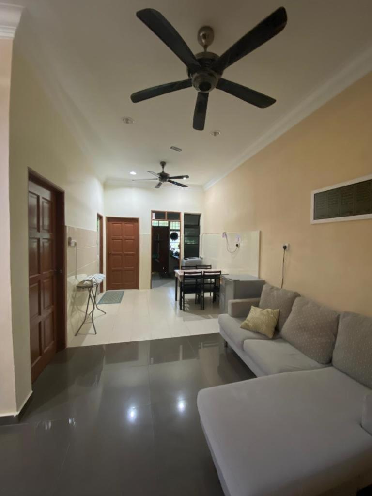 Homestay Tok Ma 1 Alur Tuman Marang Esterno foto