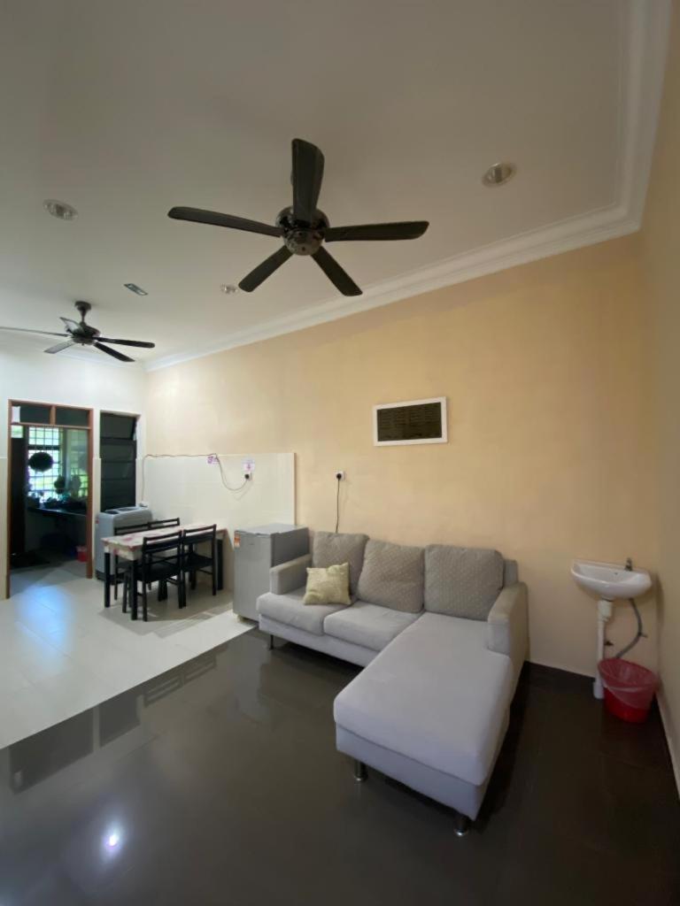 Homestay Tok Ma 1 Alur Tuman Marang Esterno foto