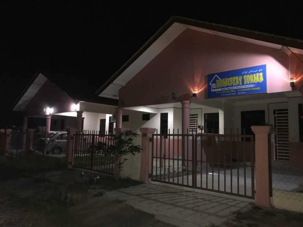 Homestay Tok Ma 1 Alur Tuman Marang Esterno foto